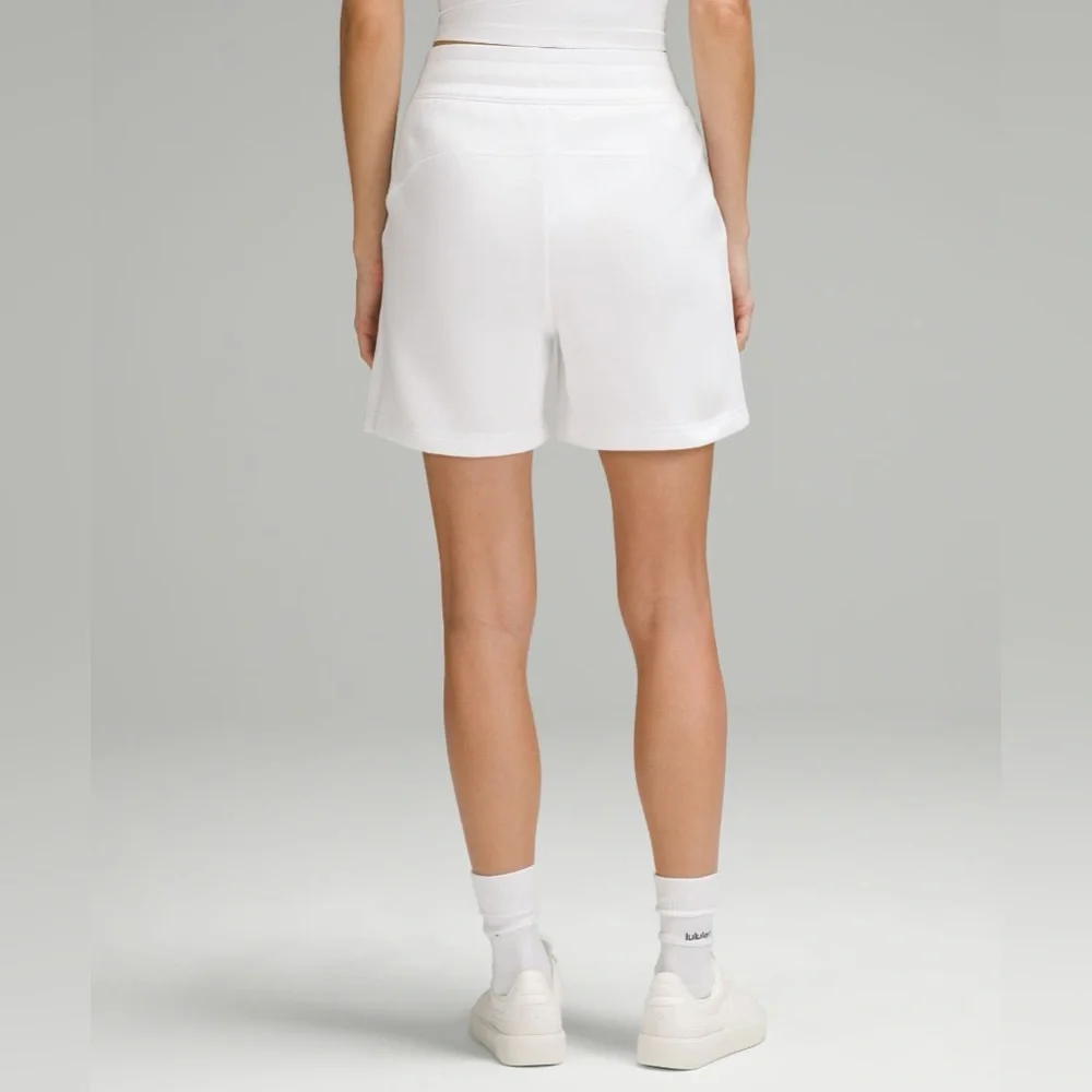 NWT Lululemon Scuba‎ High-Rise Short 5